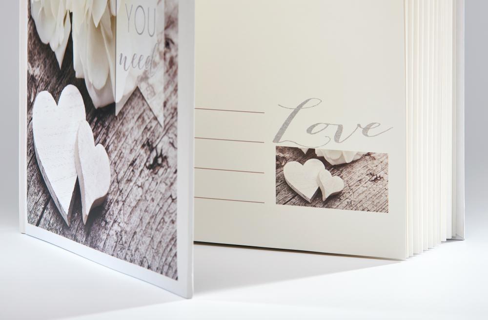 Love is all you need - Fotoalbum - 28x30,5 cm (50 weie Seiten / 25 Blatt)