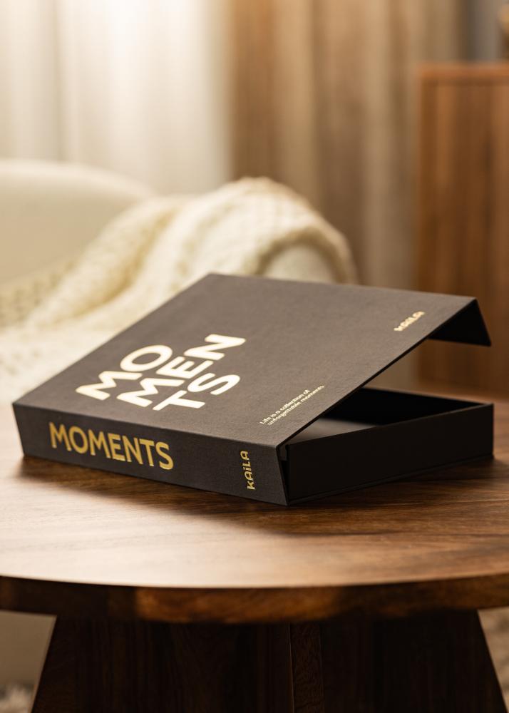 KAILA MOMENTS Black - Coffee Table Photo Album (60 Schwarze Seiten)