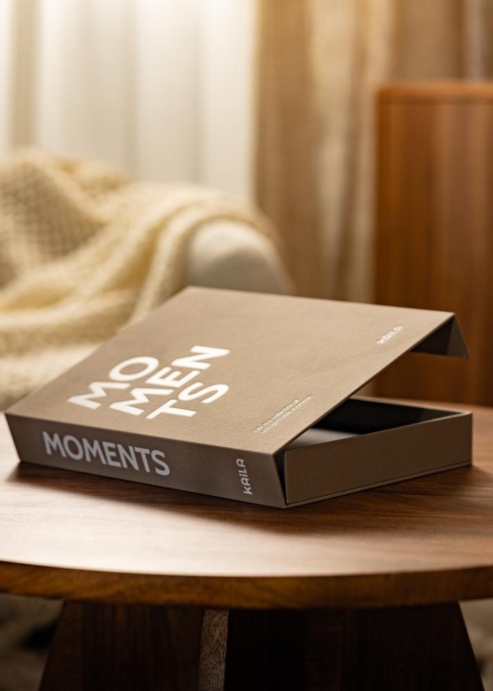 KAILA MOMENTS Grey - Coffee Table Photo Album (60 Schwarze Seiten)